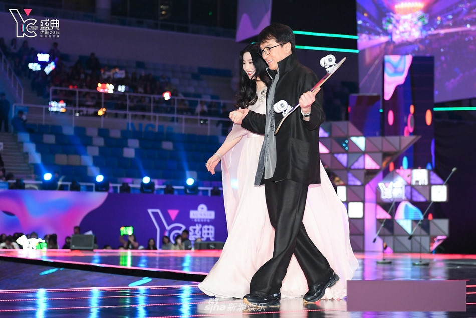 Địch Lệ Nhiệt Ba là nữ thần khí chất, vượt xa Phạm Băng Băng